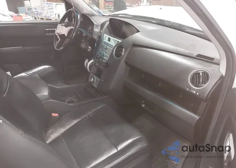 2011 Honda Pilot Touring z USA, uszkodzony, nr VIN 5FNYF4H93BB084167